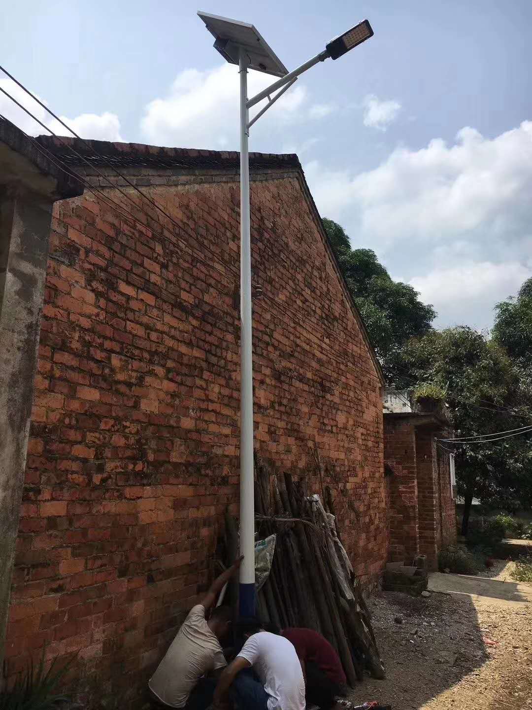 “靖西学校球场灯杆定做 农村用球场灯杆 照