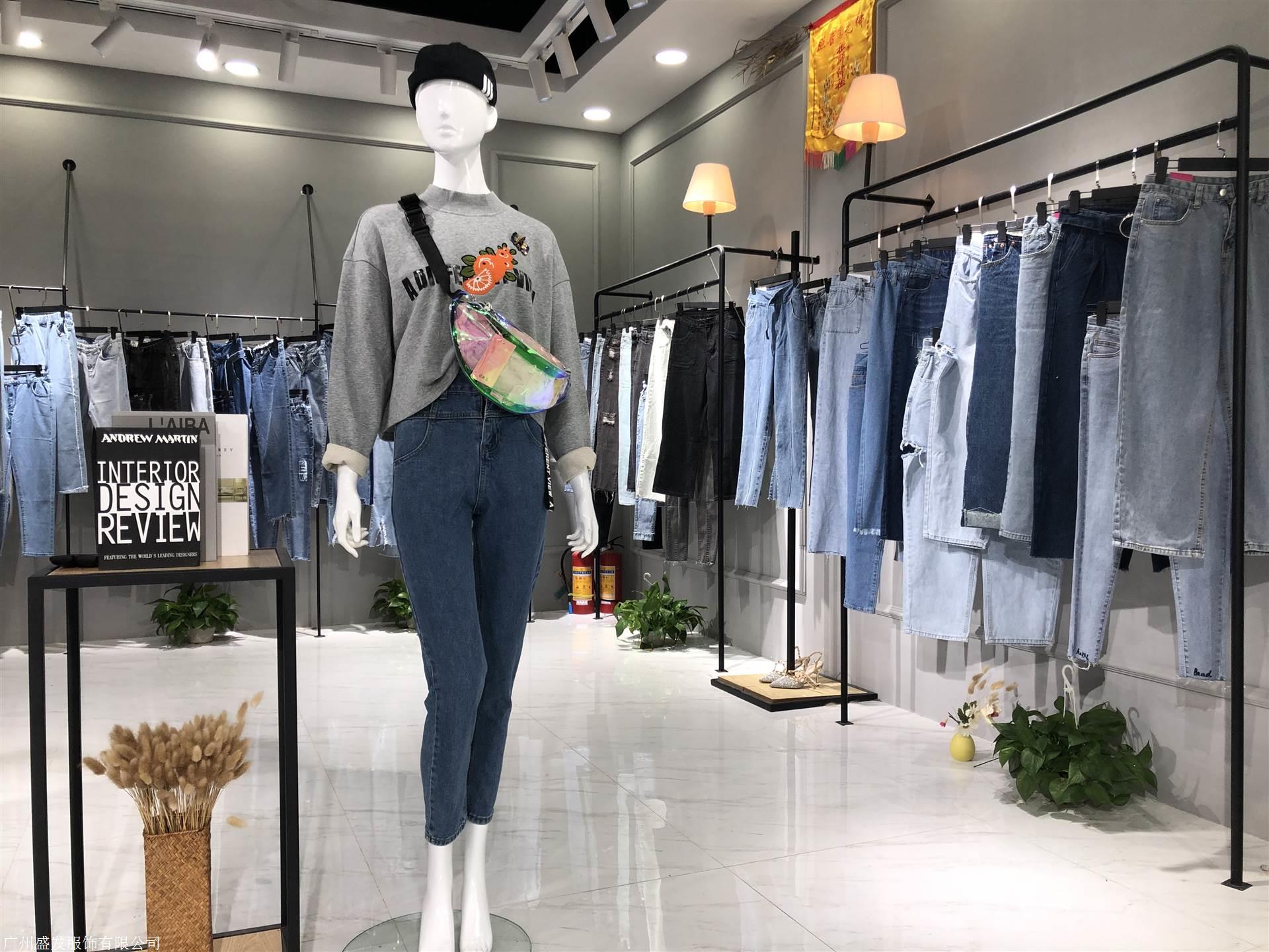 广州盛发服饰有限公司 产品展厅>广州品牌折扣女装 秋季新款牛仔裤