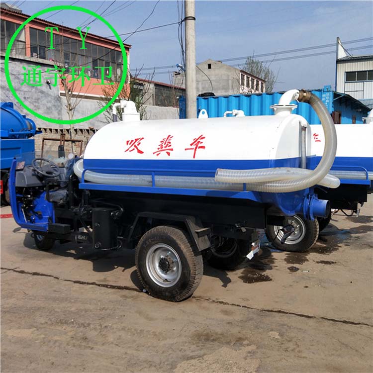 本公司主要生产销售: 时风2吨三轮农用抽粪车 东风4立方吸粪车 8方