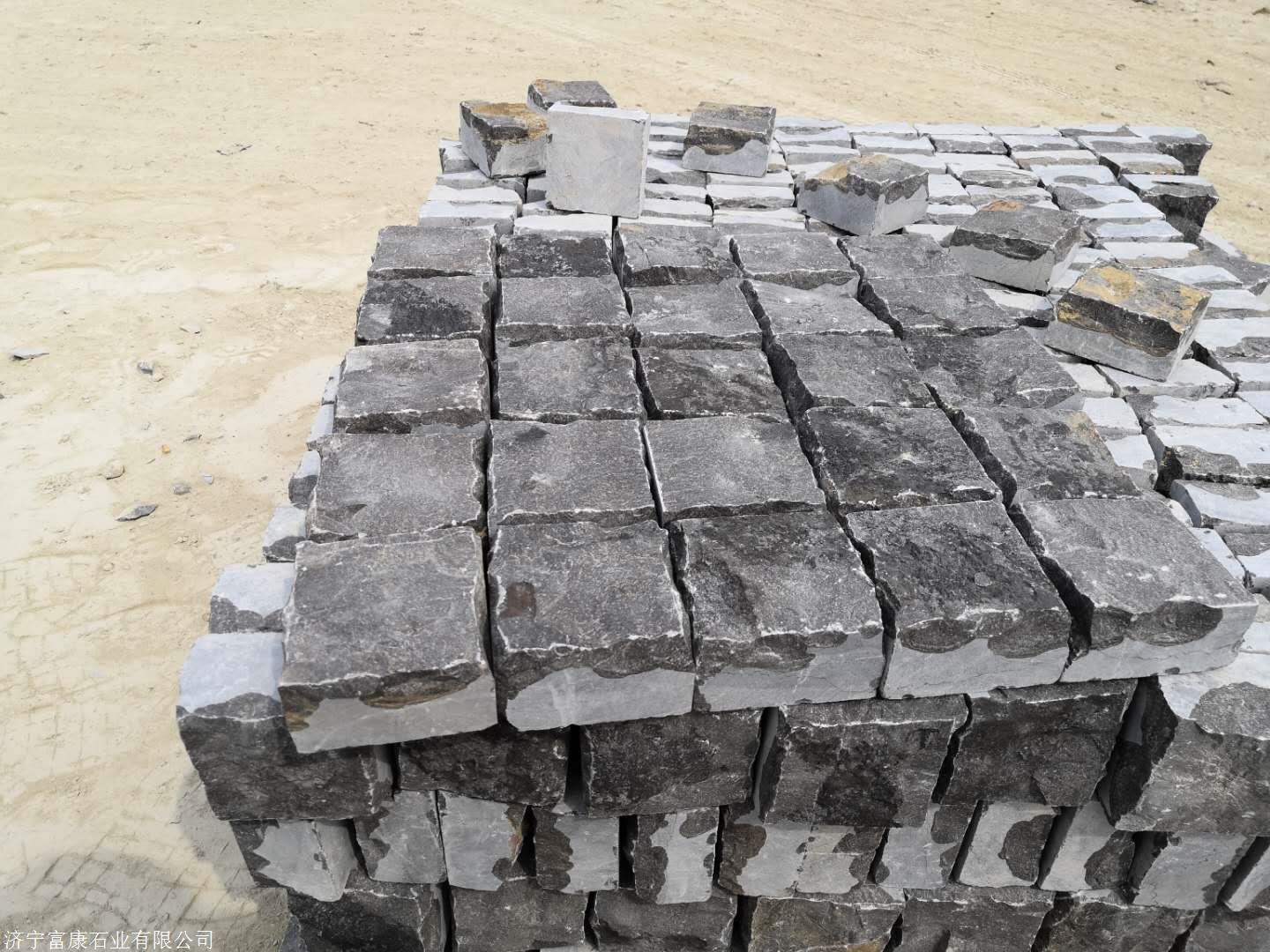 青石马蹄石价格 青石马蹄石厂家 青石弹石 青石方块石