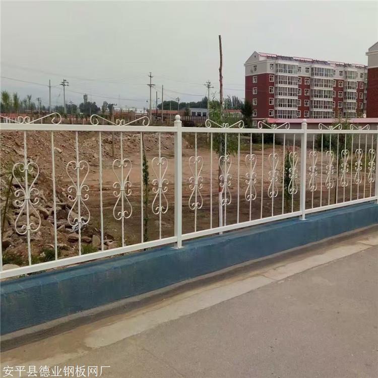 学校花池锌钢护栏锌钢低矮型草坪栅栏新农村绿化带草坪隔离栏