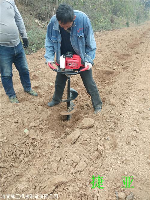 植树挖坑机攻克山地绿化难题