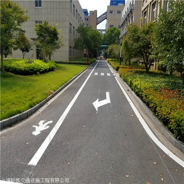 专业道路划线 线形诱导标志