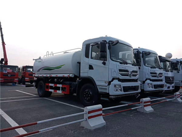 我公司生产各种专用汽车,有油罐车,洒水车,随车吊,冷藏车,高压清洗车