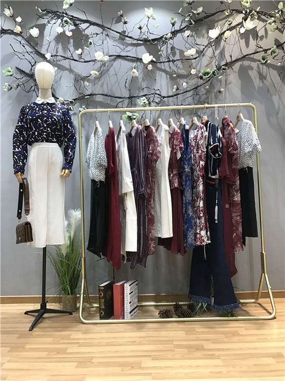 三弗国际2020夏装新款品牌折扣女装尾货 快手直播一手货源批发
