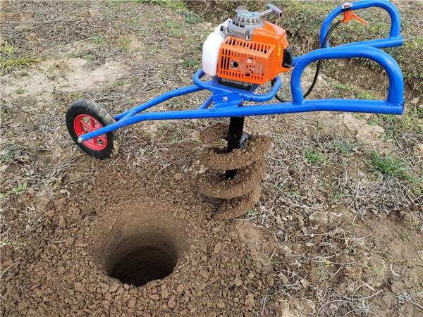 小型挖树坑机轻松攻克坚硬土质