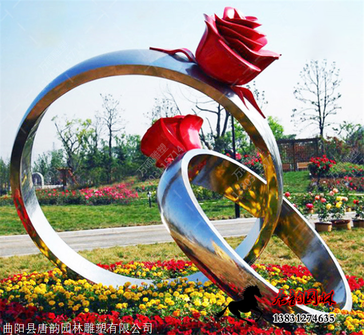 爱情主题雕塑,不锈钢镜面戒指雕塑