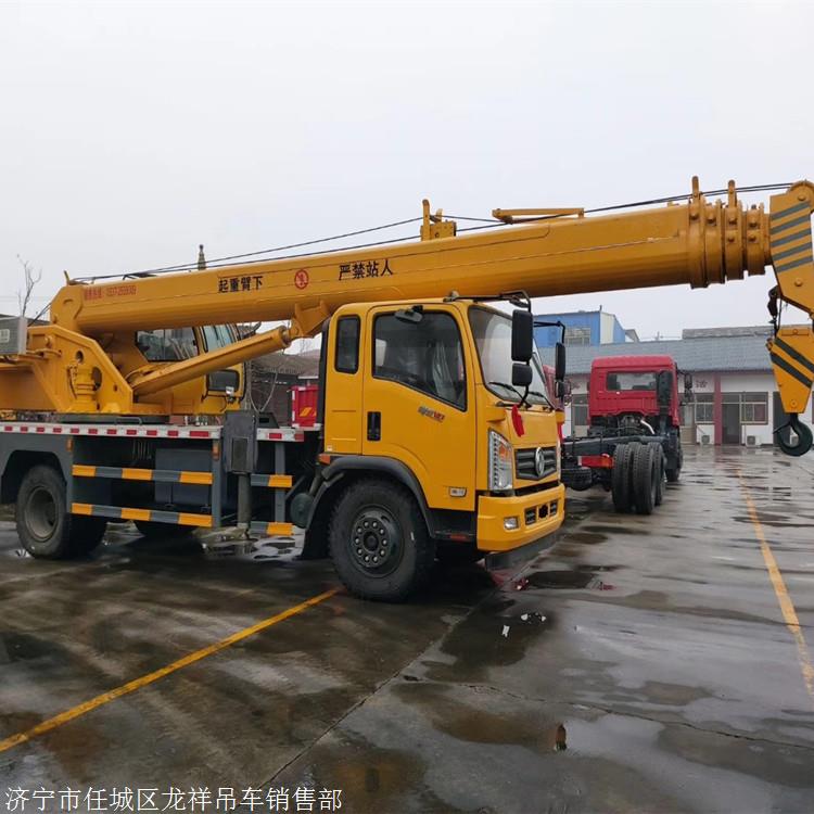 东风12吨吊车 山东12吨汽车吊车价格 质优价廉