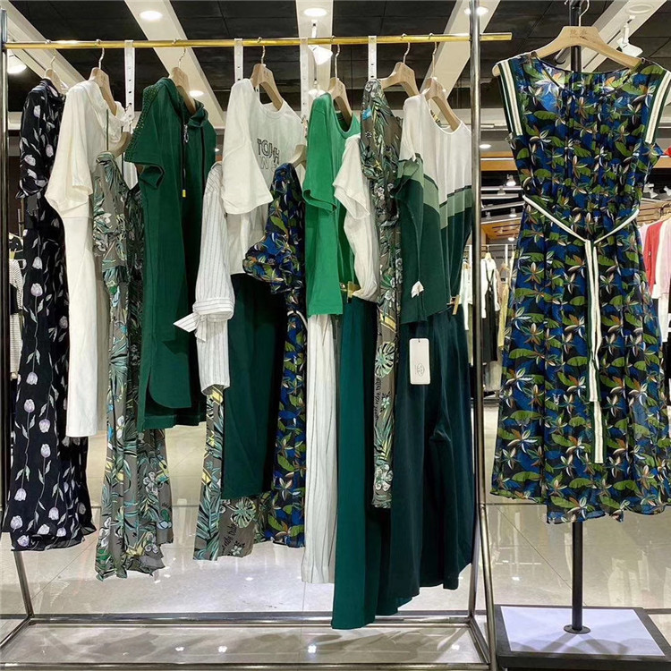 湖州品牌女装尾货库存批发 2020秋款三宅一生连衣裙热卖 时尚爆款