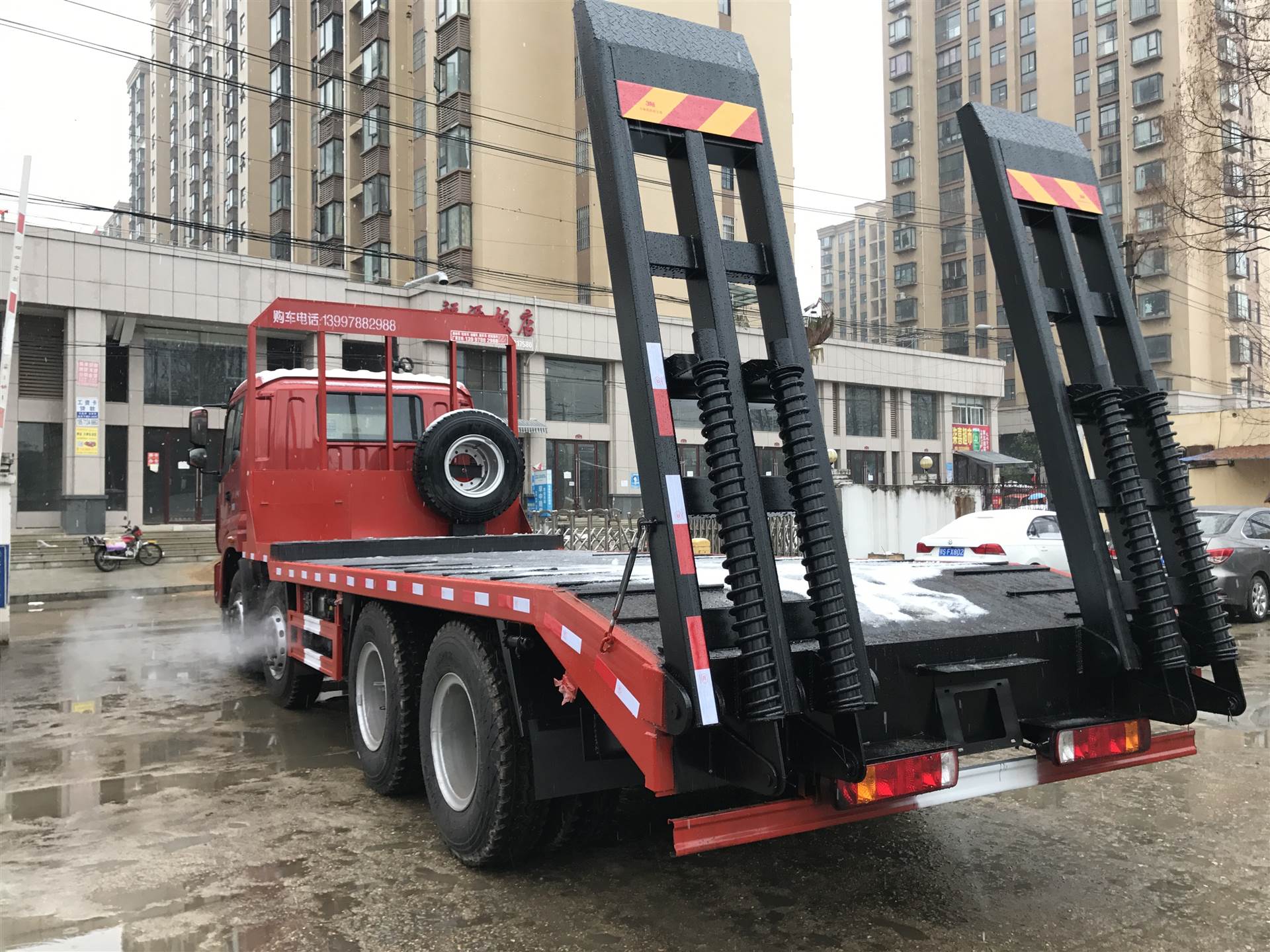 首页 特种专用汽车 工程车类专用汽车 工程车 欧曼前四后八平板运输车