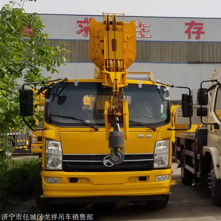 厂家批发重汽12吨吊车徐工大臂