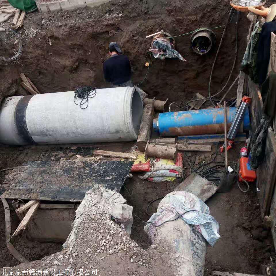 一家专门从事地下管道铺设,具有多年的非开挖顶管与人工顶管施工经验