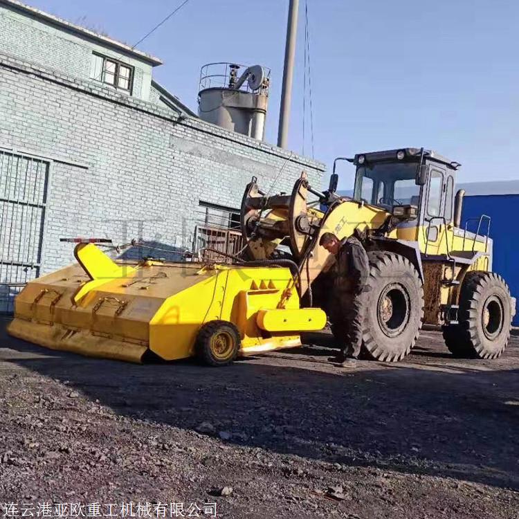 鲁宇铲车清扫 道路清扫 装载机配扫地机