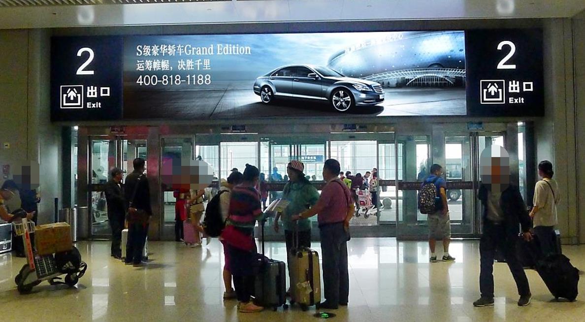 西宁曹家堡机场到达出口灯箱广告