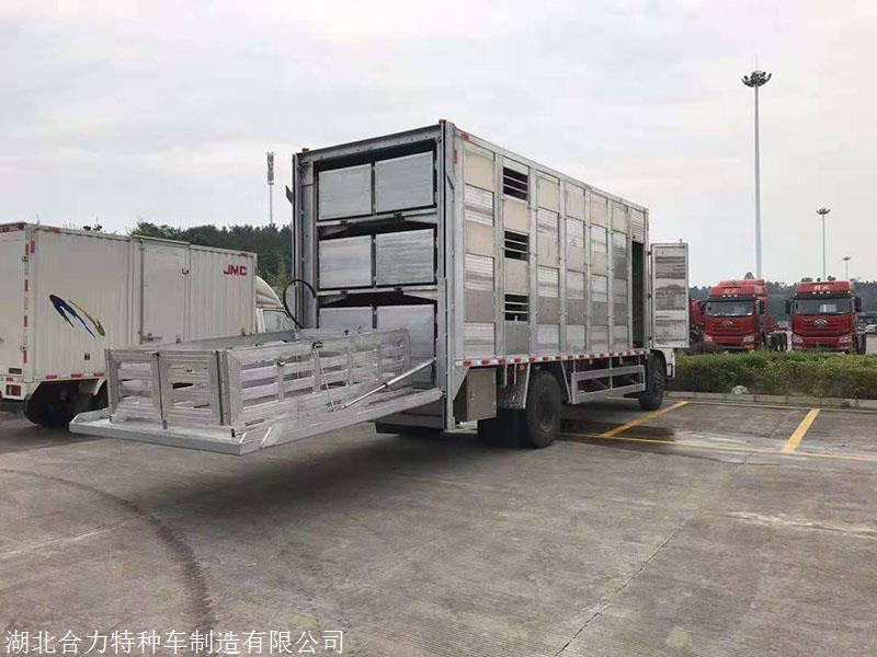 云南猪仔运输车 6米8运猪车 东风天锦运猪车