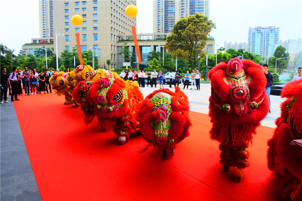 开业一周年庆典贺词_哈尔滨开业礼仪策划书_开业庆典礼仪