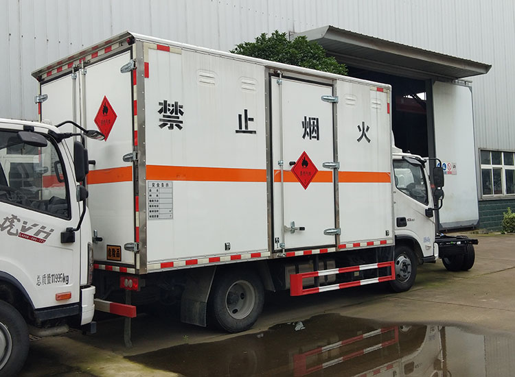 5米危险品厢式运输车 江铃中型易燃液体运输车