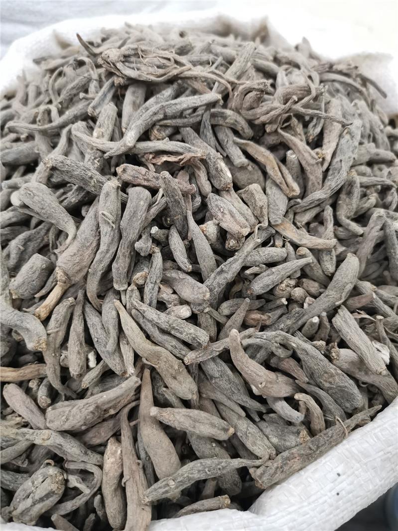 双肾参在《云南中草药》里就已经记载过,为兰科植物厚瓣玉凤花的块茎