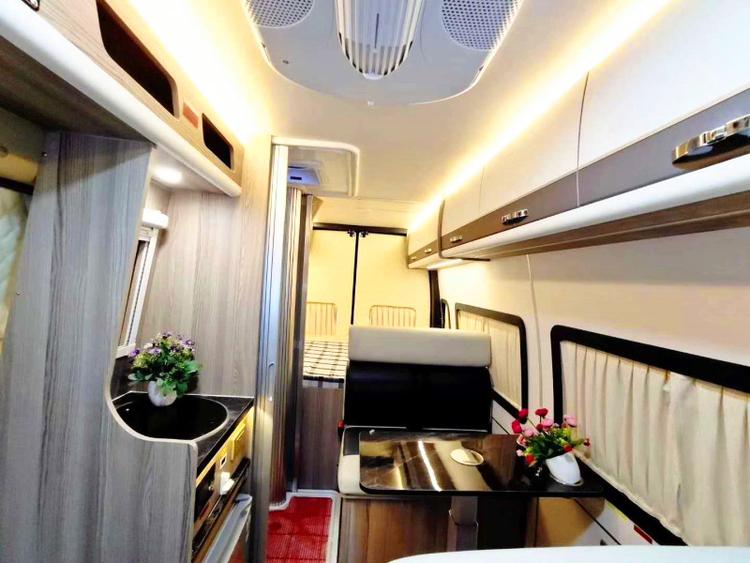 福特新全顺c型旅居房车 沈阳国产自动挡福特新全顺c型