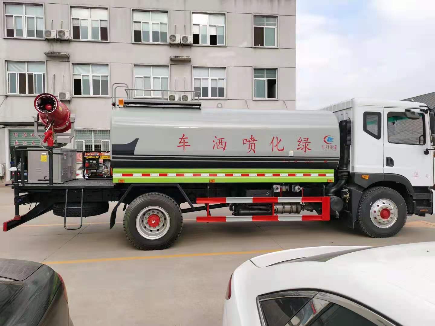 华神f5 12方洒水车 邯郸东风洒水车安装