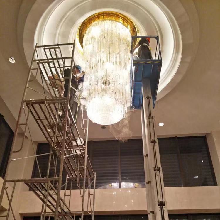 拆,这样可以防止由于重量的不一致而导致灯体倾斜的现象,减少水晶损害