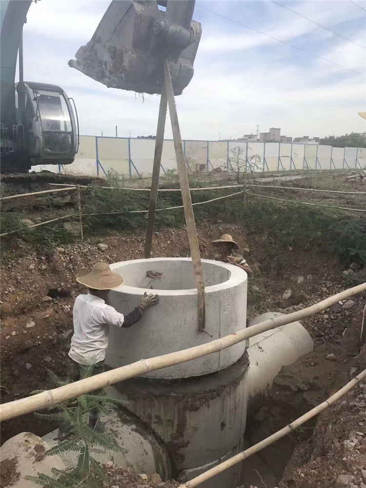 预制混凝土检查井是用在建筑小区范围内埋地混凝土排水管道外径不