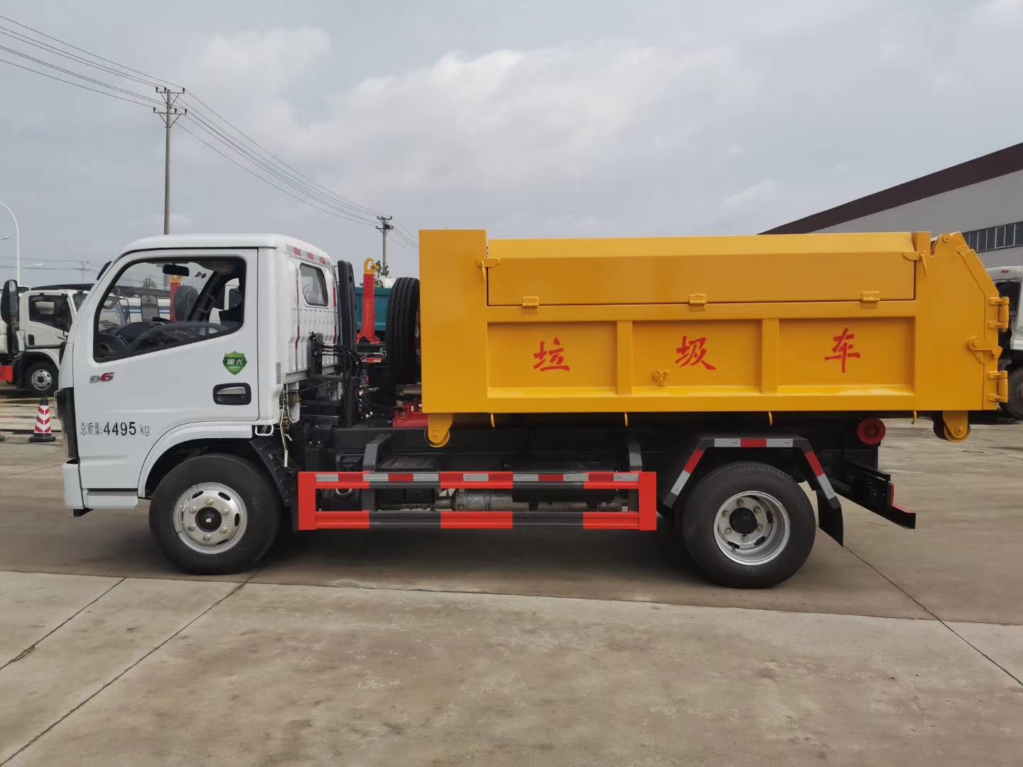 大型重载钩臂式垃圾车 兰州福田垃圾清运车图片参数配置