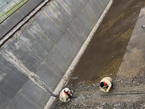 贵州黔南州地下室伸缩缝防水堵漏施工方案实例分析