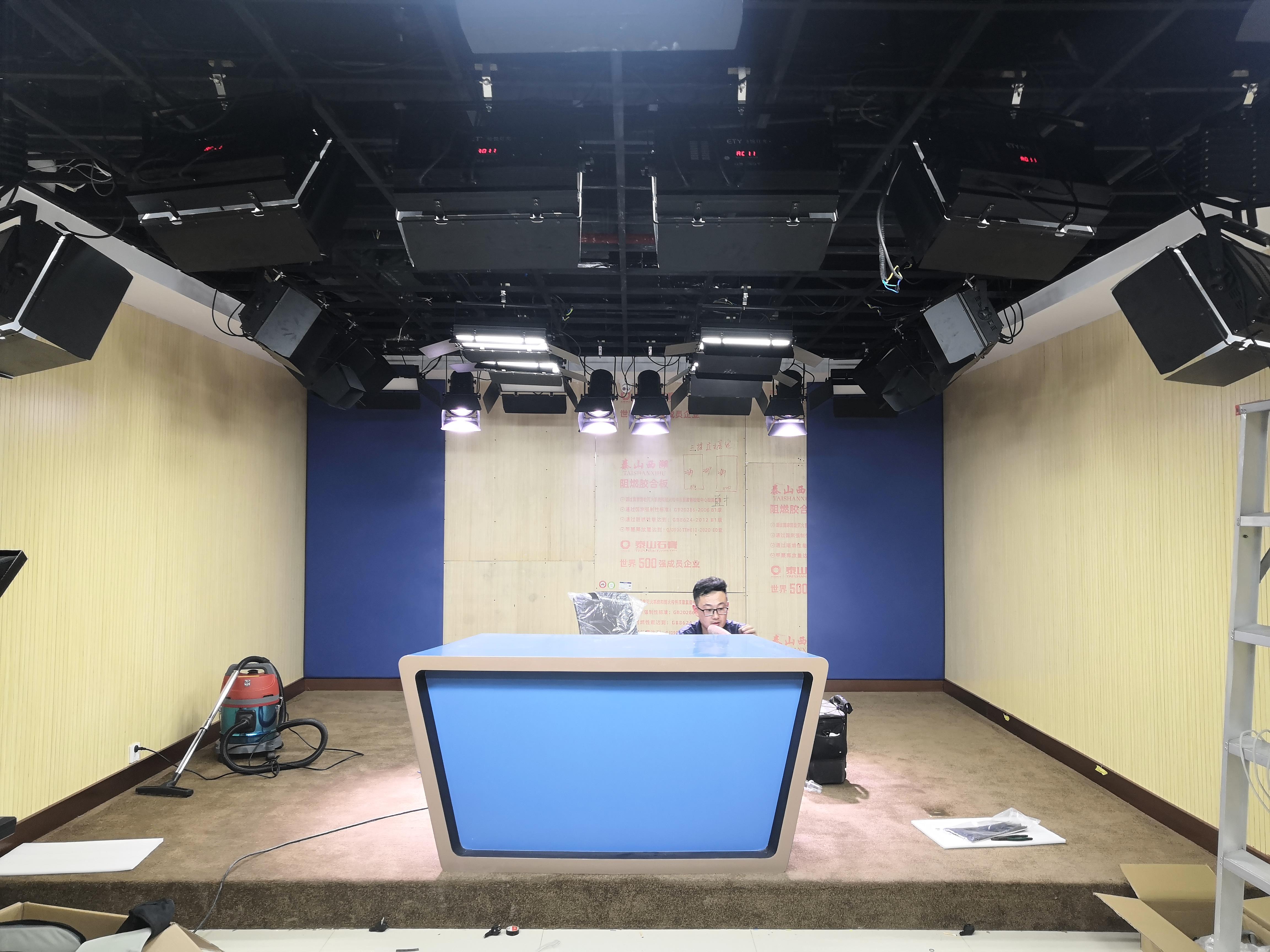 校园电视台搭建新媒体虚拟直播间