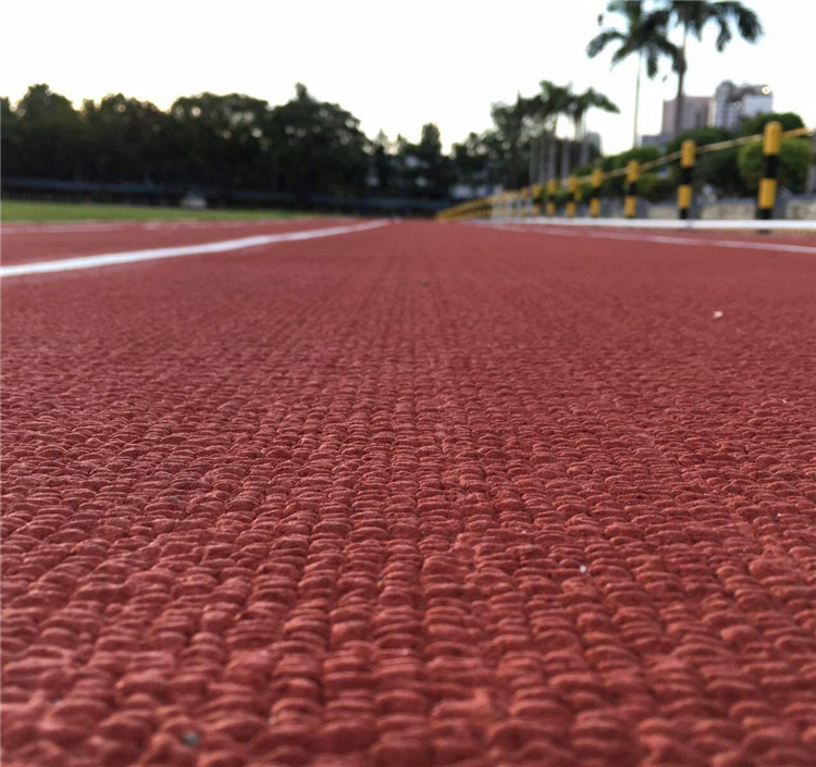 kaiyun平台入口抚顺新国标塑胶跑道 白色打底塑胶跑道 塑胶跑道材料(图1)