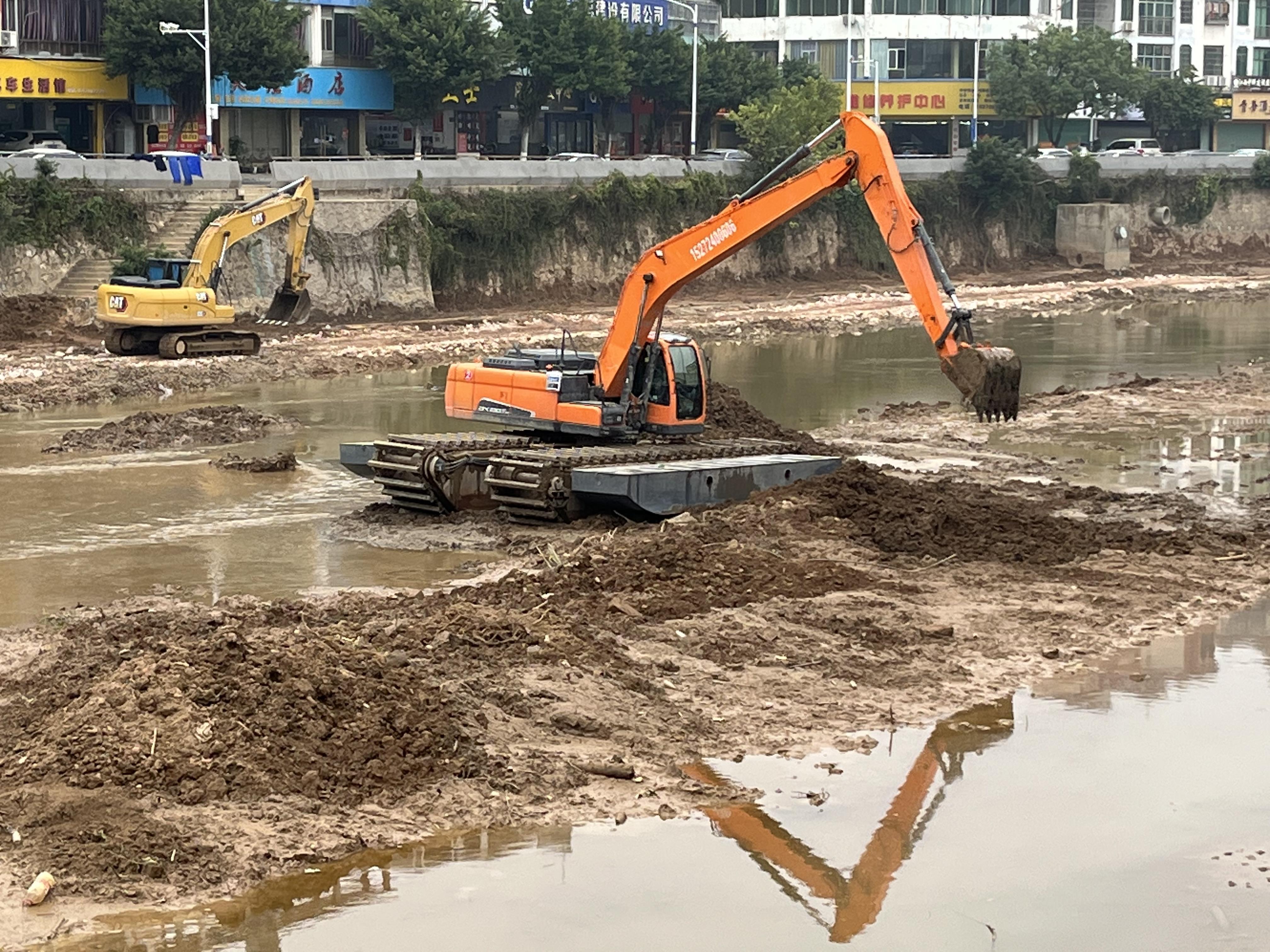 鸡西当地水上浮箱式挖掘机租赁大型