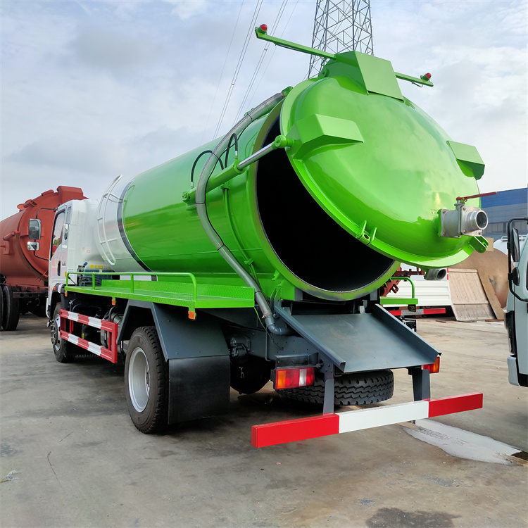 有机肥厂沼气沼液运输车抽吸式5方沼液运输车价格