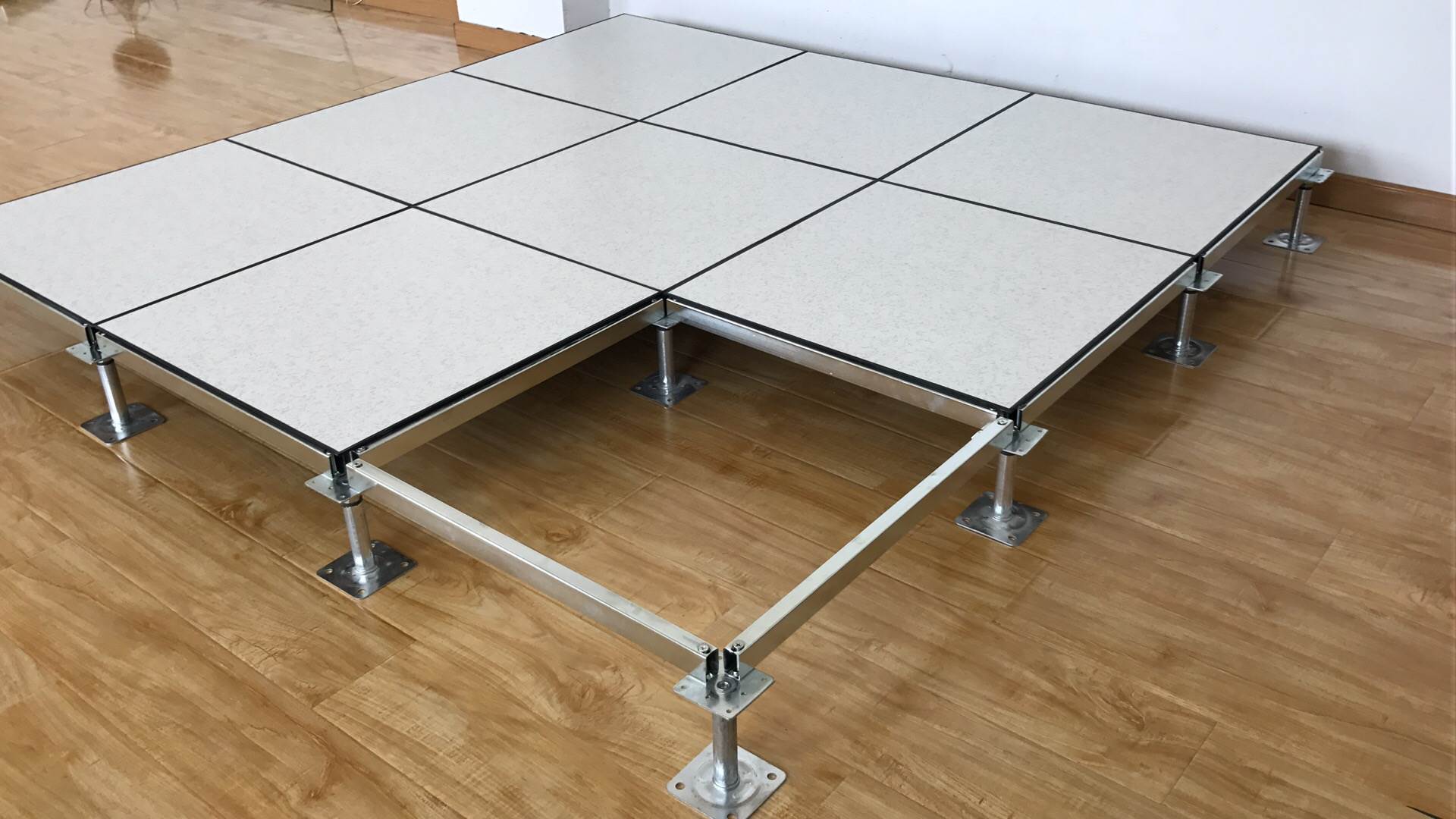 河南全钢架空活动防静电地板