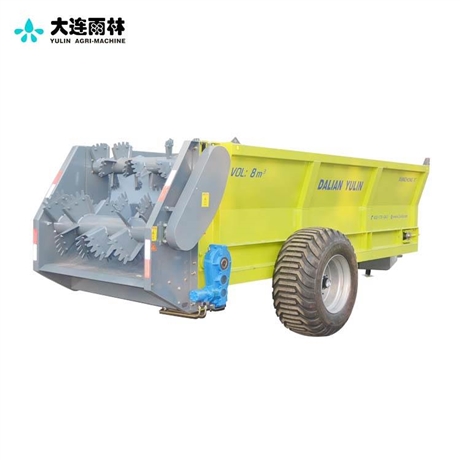抛粪车价格 农场里的大型抛粪车