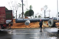 蒸湘单立柱广告牌制作18米三面高炮造价包安装