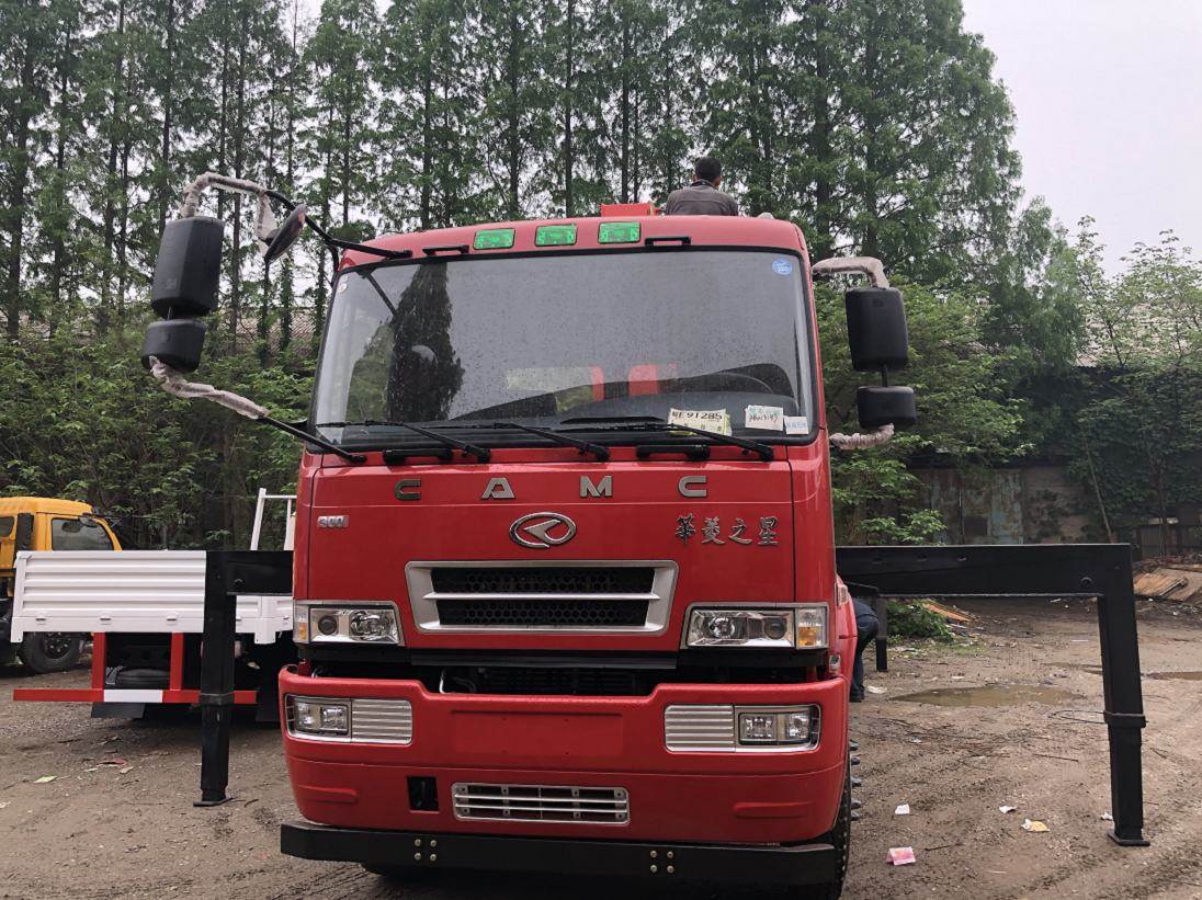 华菱之星星马12吨货车带吊配置