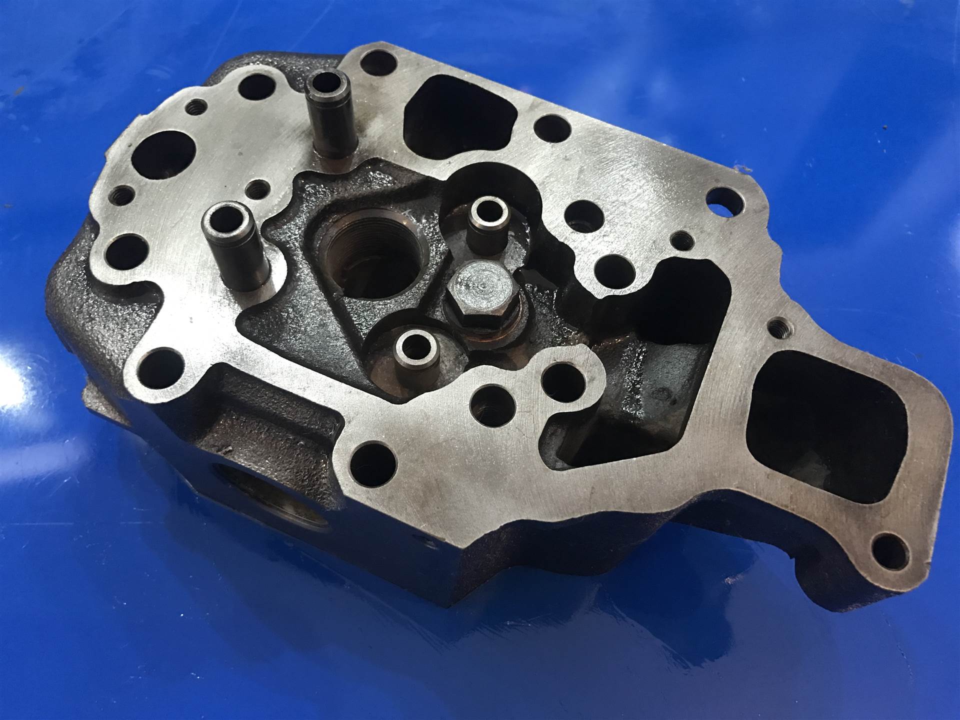 三一奔驰泵车配件奔驰泵车om355发动机缸盖奔驰泵车原厂配件