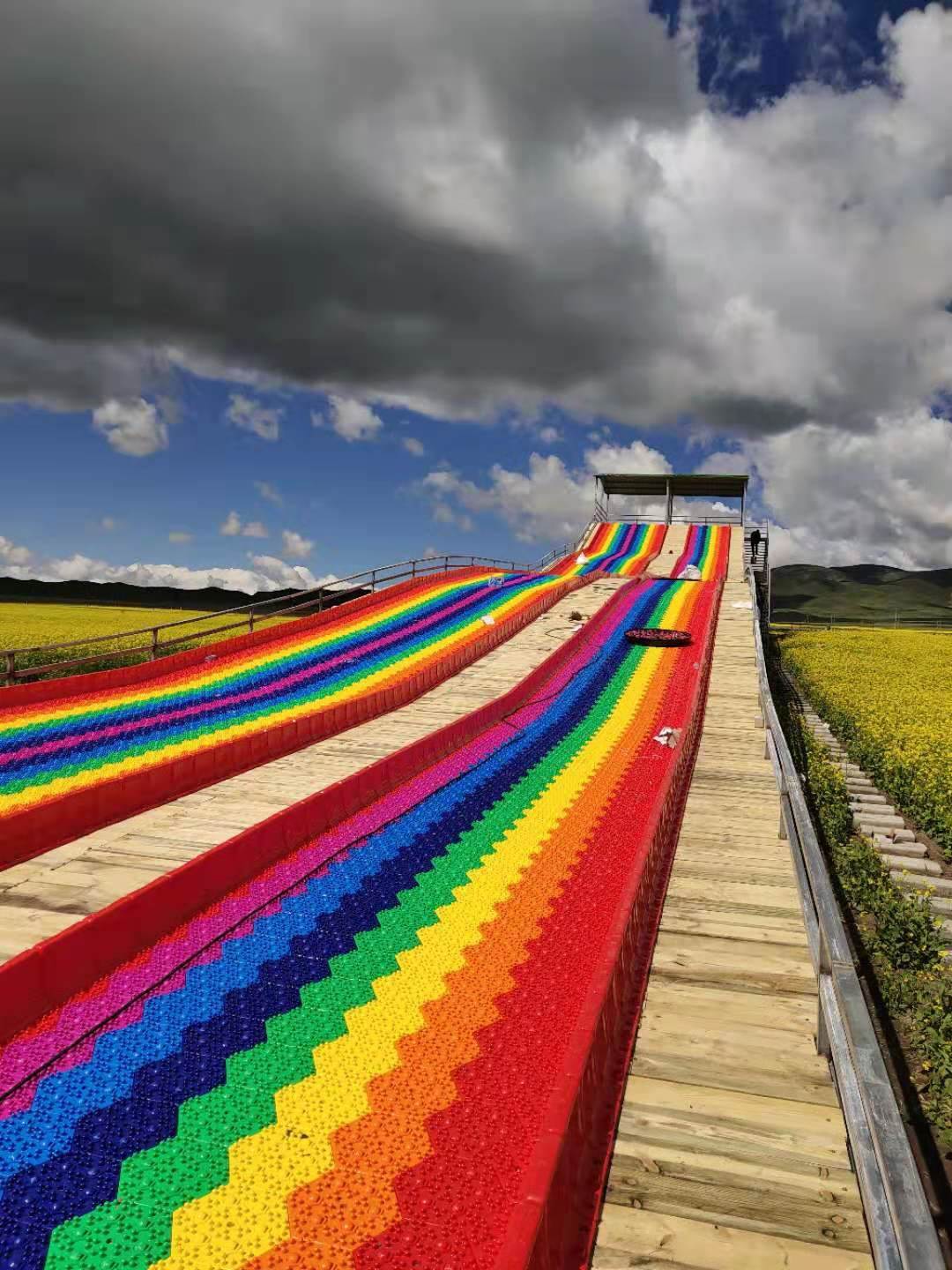 七彩滑道厂家规划设计场地 大型景区游乐七彩滑道厂家 彩虹滑道