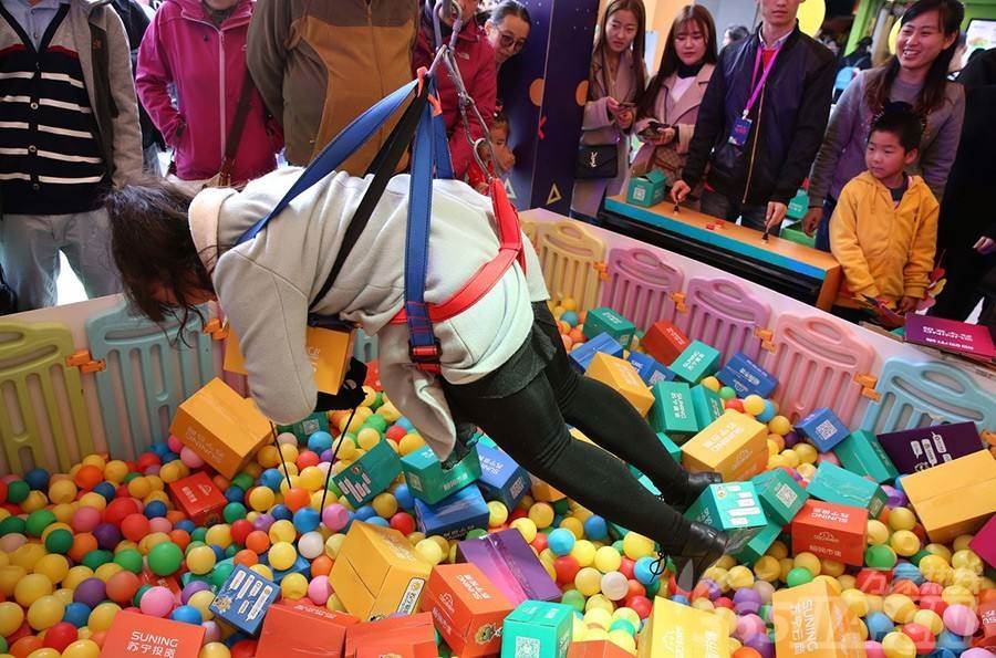 商场暖场游乐设备 真人抓娃娃机租赁