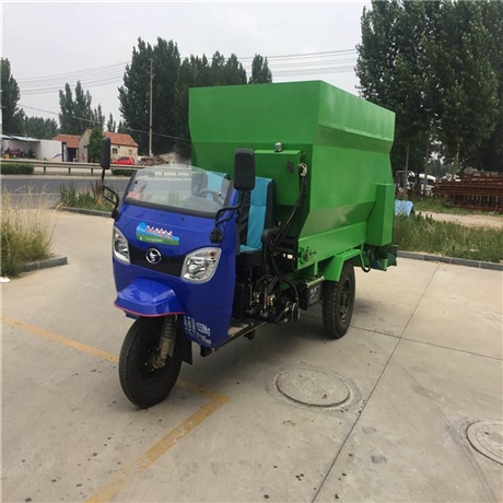 香港双向出料三轮撒料车 柴油牛羊饲料用撒料车