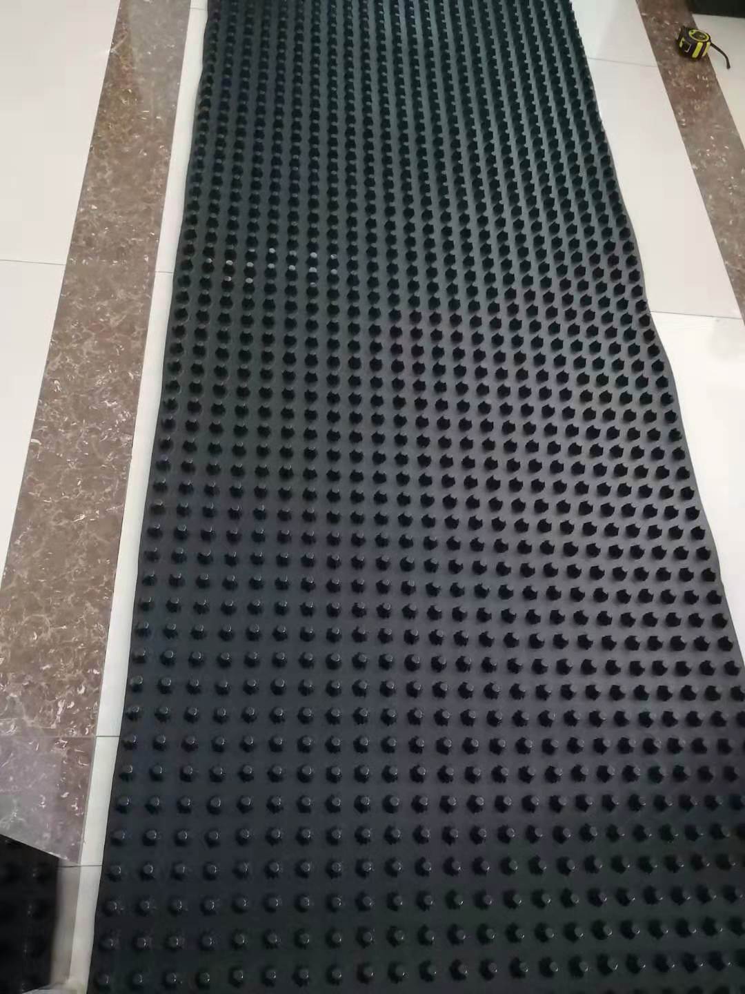 供应威海车库导水板,威海蓄排水板型号,土工布同步