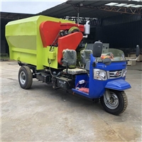 天津双向出料三轮撒料车 柴油牛羊饲料用撒料车