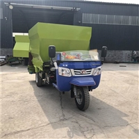重庆双向出料三轮撒料车柴油牛羊饲料用撒料车