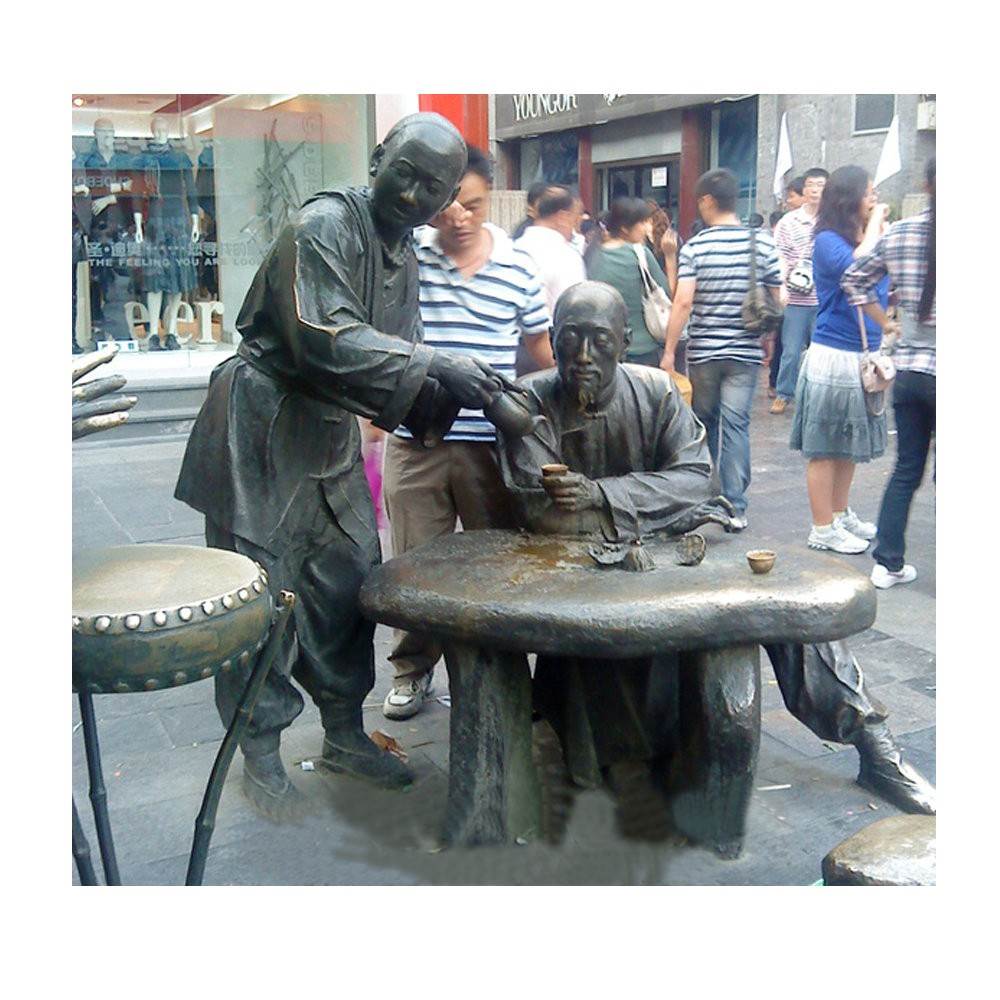 小二倒茶的人物雕塑,小品铜雕