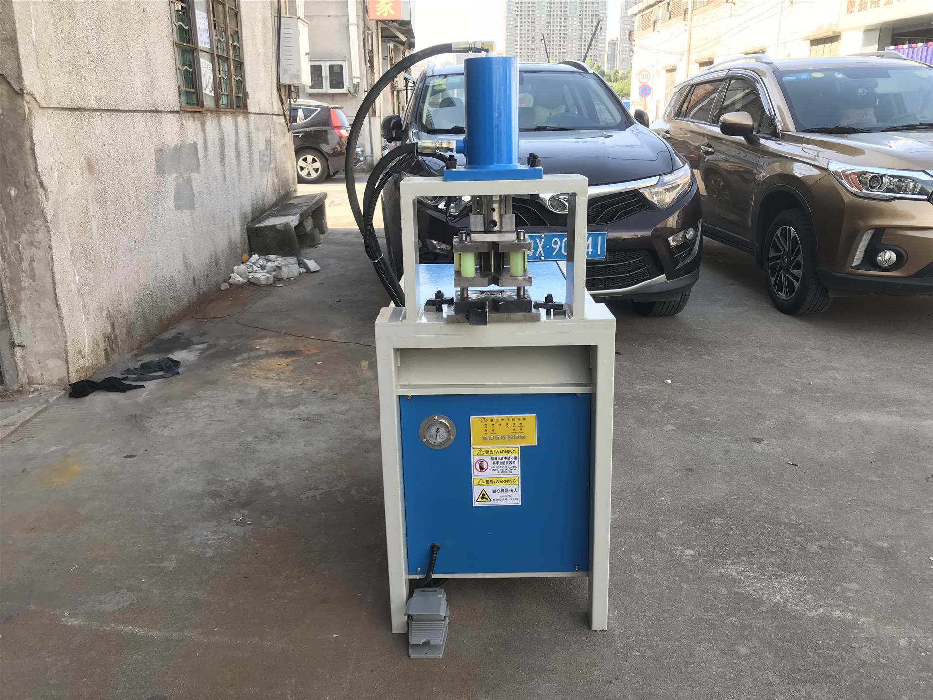 不锈钢方管冲孔机切角机