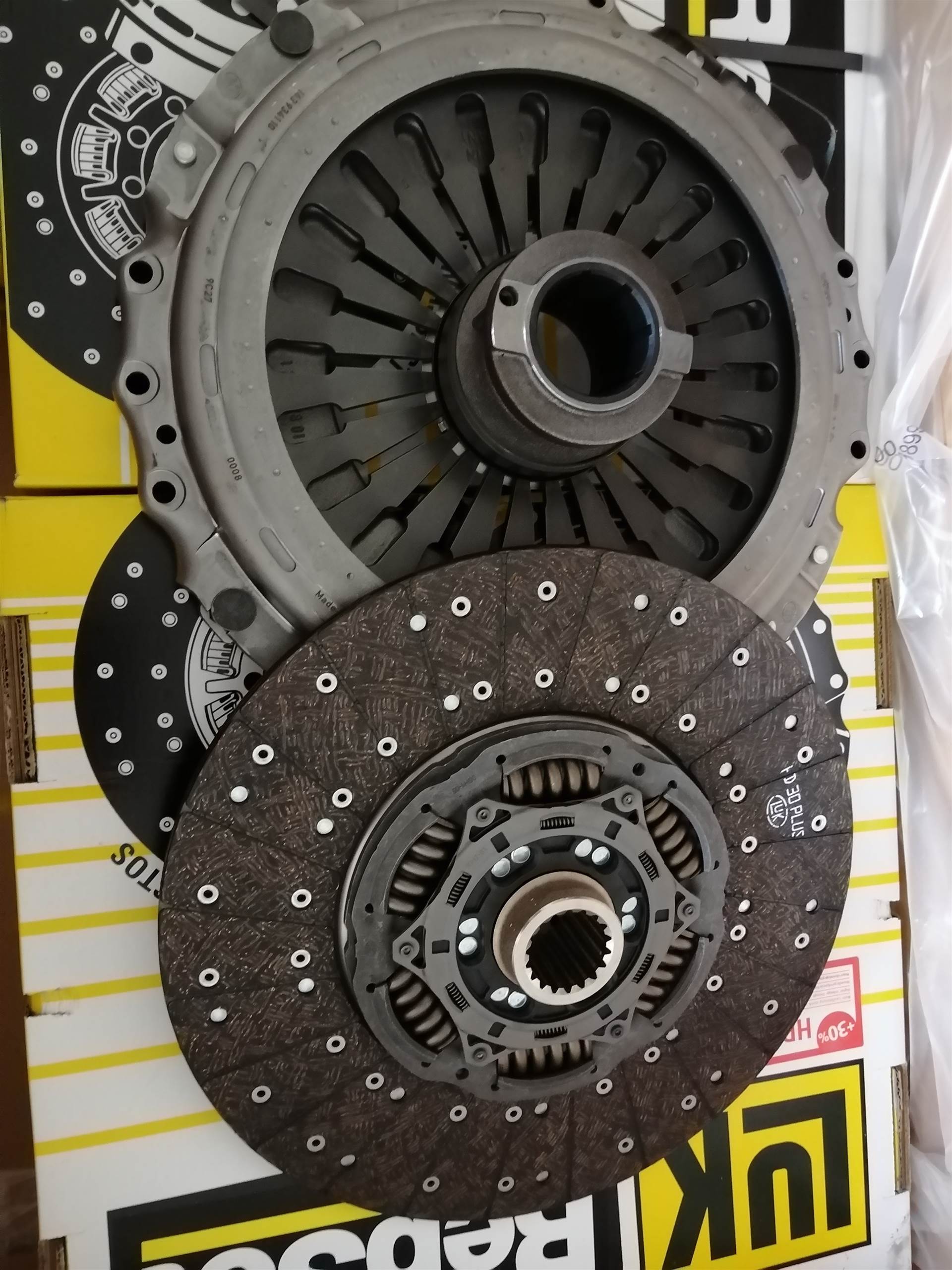 奔驰泵车变速箱前油封进口奔驰泵车配件批发