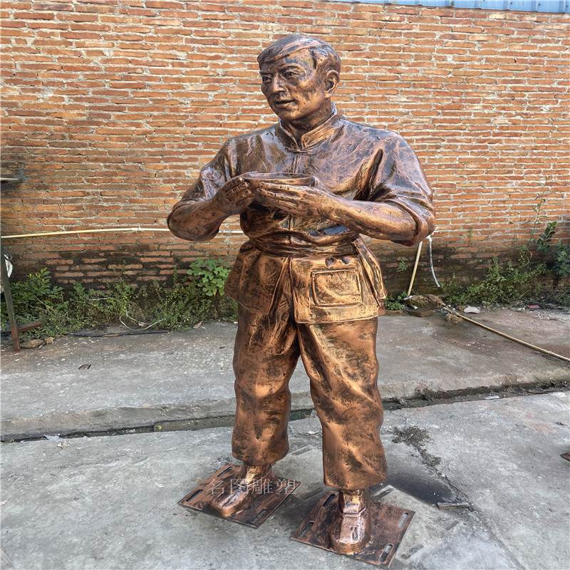 深圳玻璃钢雕塑定做 玻璃钢仿铜人物雕塑 革命主题人物雕塑
