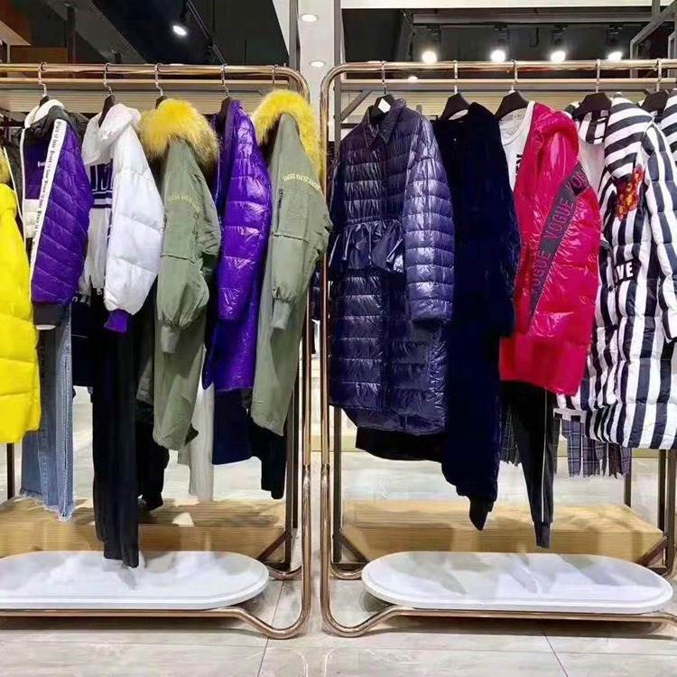 00元/件   我司是是一家集团化运作的公司,我们以国内女装品牌为导向