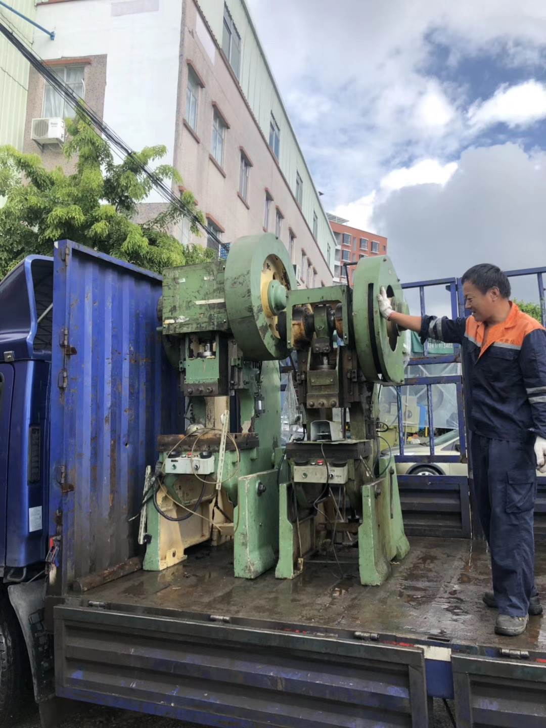 深圳二手冲床回收出售钣金设备回收