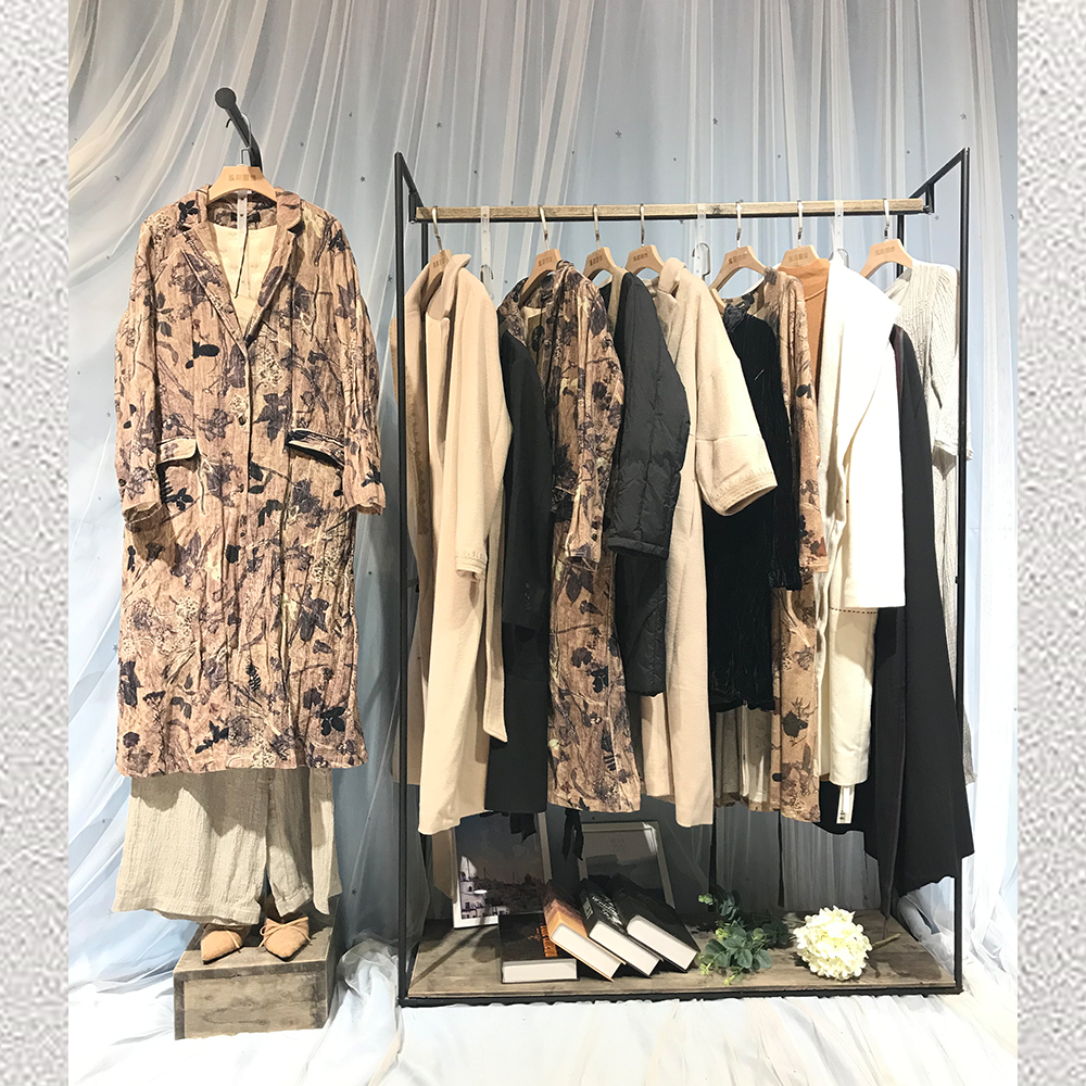 品牌简介 :幽篁女装具有中国独立价值观设计师品牌,以大自然,人文情怀